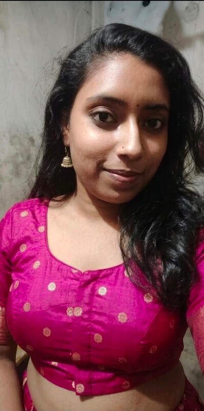HORNY TAMIL DUSKY VILLAGE GIRL SHOWING ROUND PERKY BOOBS & ASS (25+PICS)🔥🤤